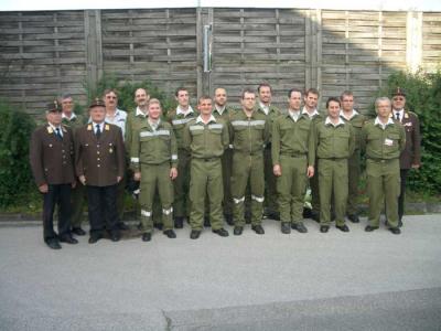 Die Bewerber aus Linz-Land mit Landesfeuerwehrkommandant und dessen Stv.